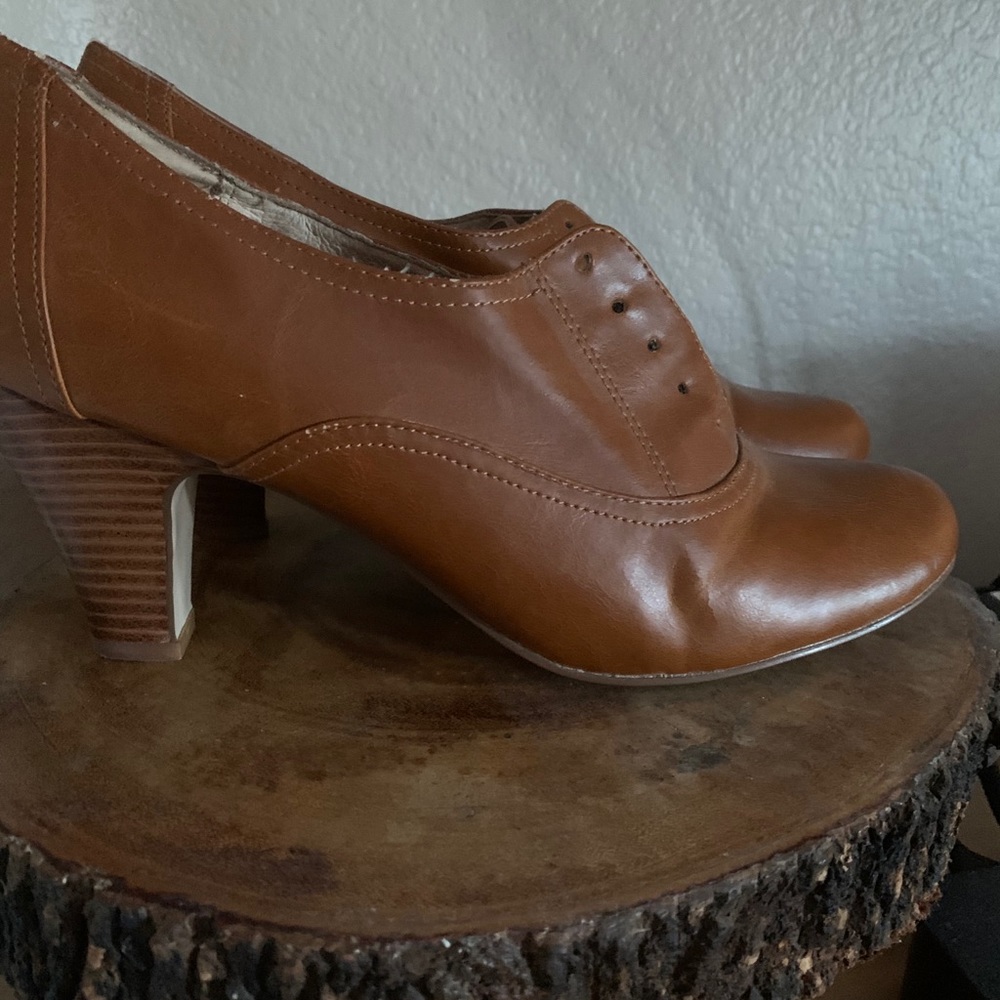 Women’s shoes size 12